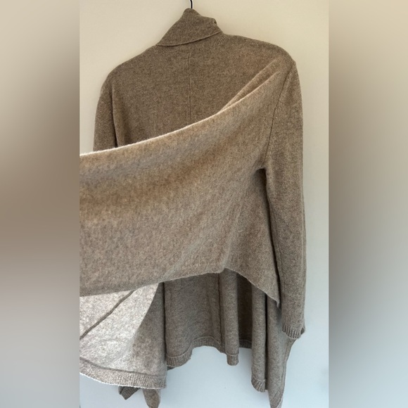 Cashmere Elegant Beige Poncho Turtleneck - Picture 6 of 13